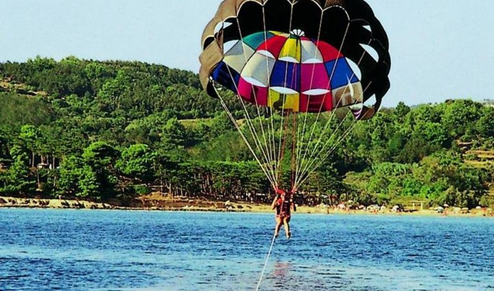 Parasailing 1